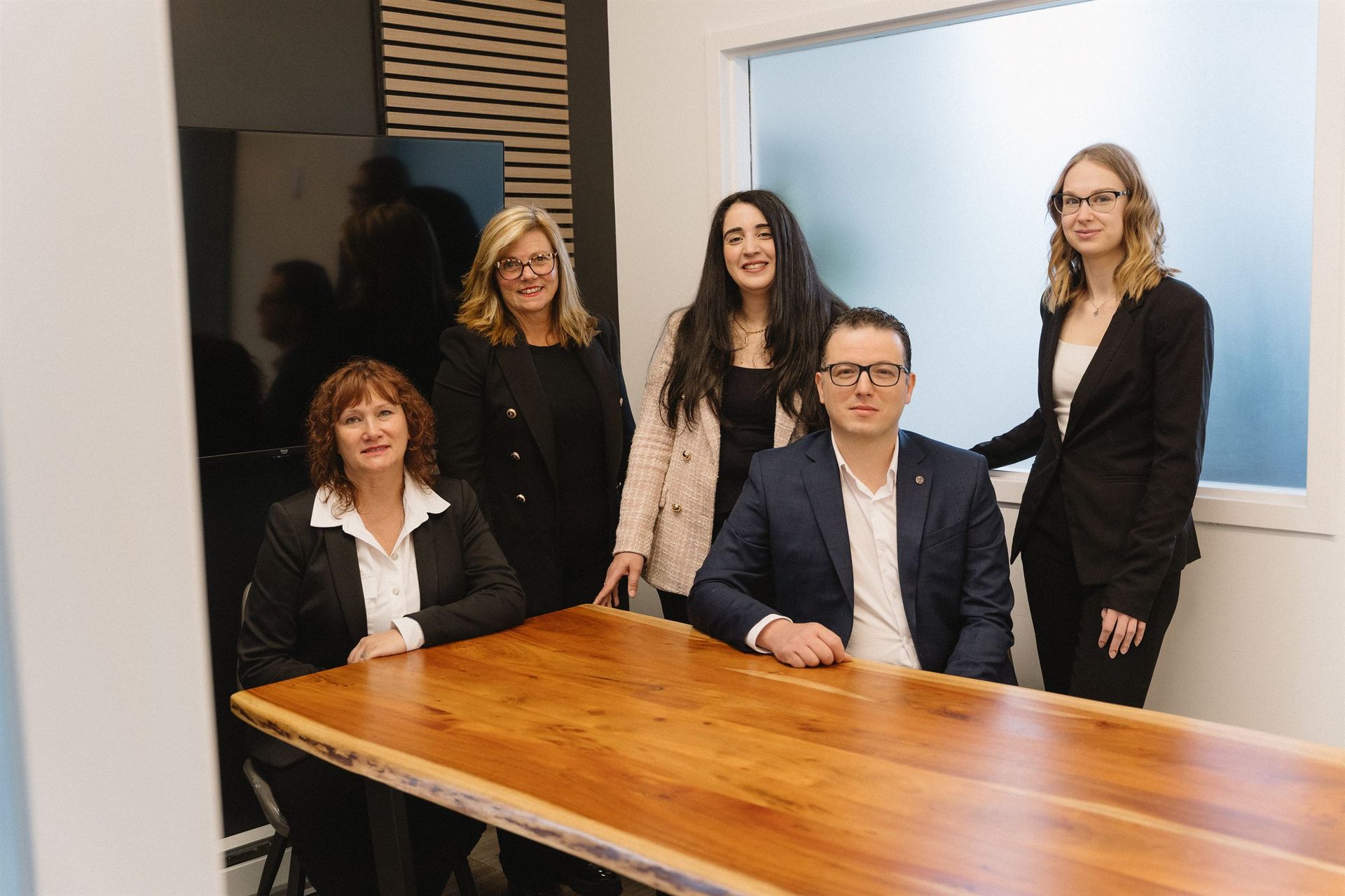 L'équipe du Cabinet Virtus, cabinet comptable à Chambly, réunie dans la salle de conférence